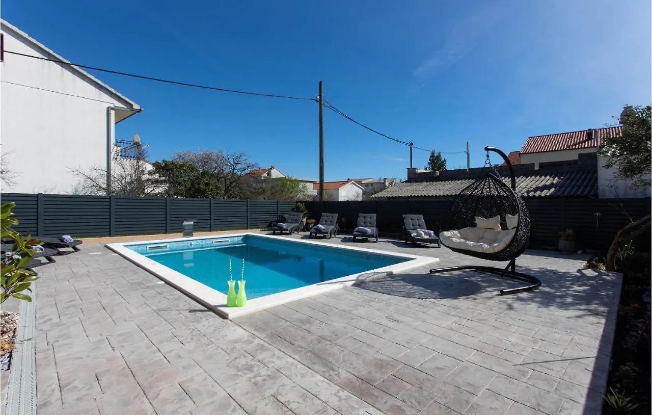 Kaštela Nice Home In Kastel Stari With Outdoor Swimming Pool, Heated Swimming Pool And 4 Bedrooms 0*,  كرواتيا