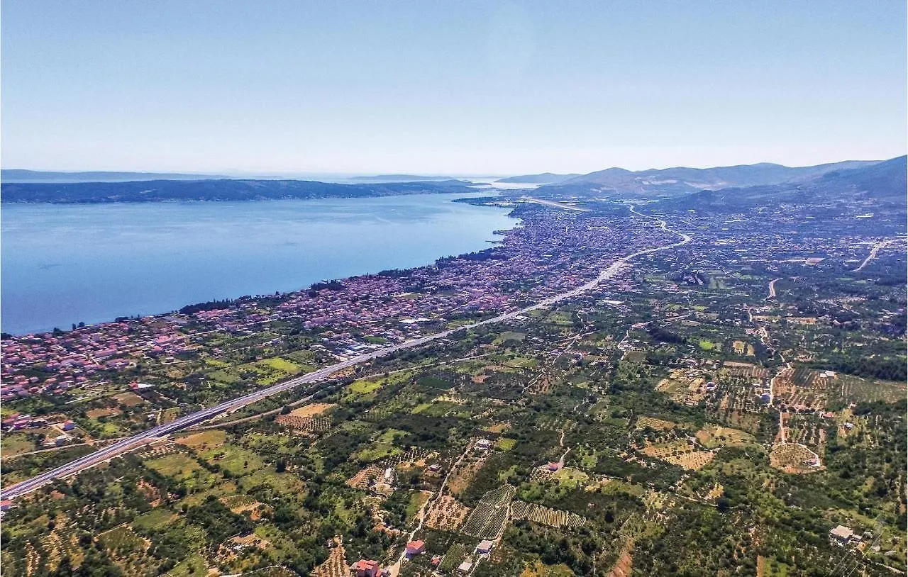 Kaštela Nice Home In Kastel Stari With Outdoor Swimming Pool, Heated Swimming Pool And 4 Bedrooms بيت للعطل