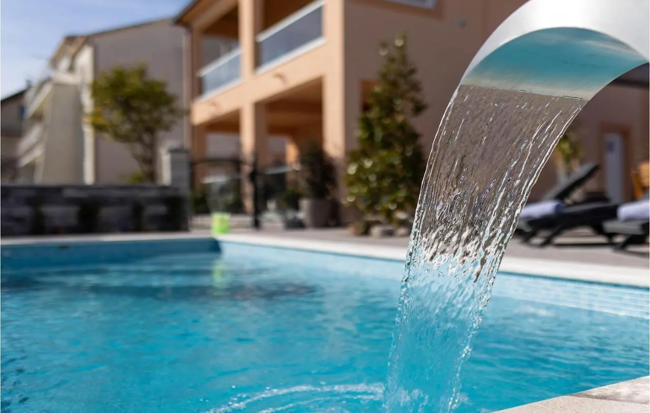 Kaštela Nice Home In Kastel Stari With Outdoor Swimming Pool, Heated Swimming Pool And 4 Bedrooms