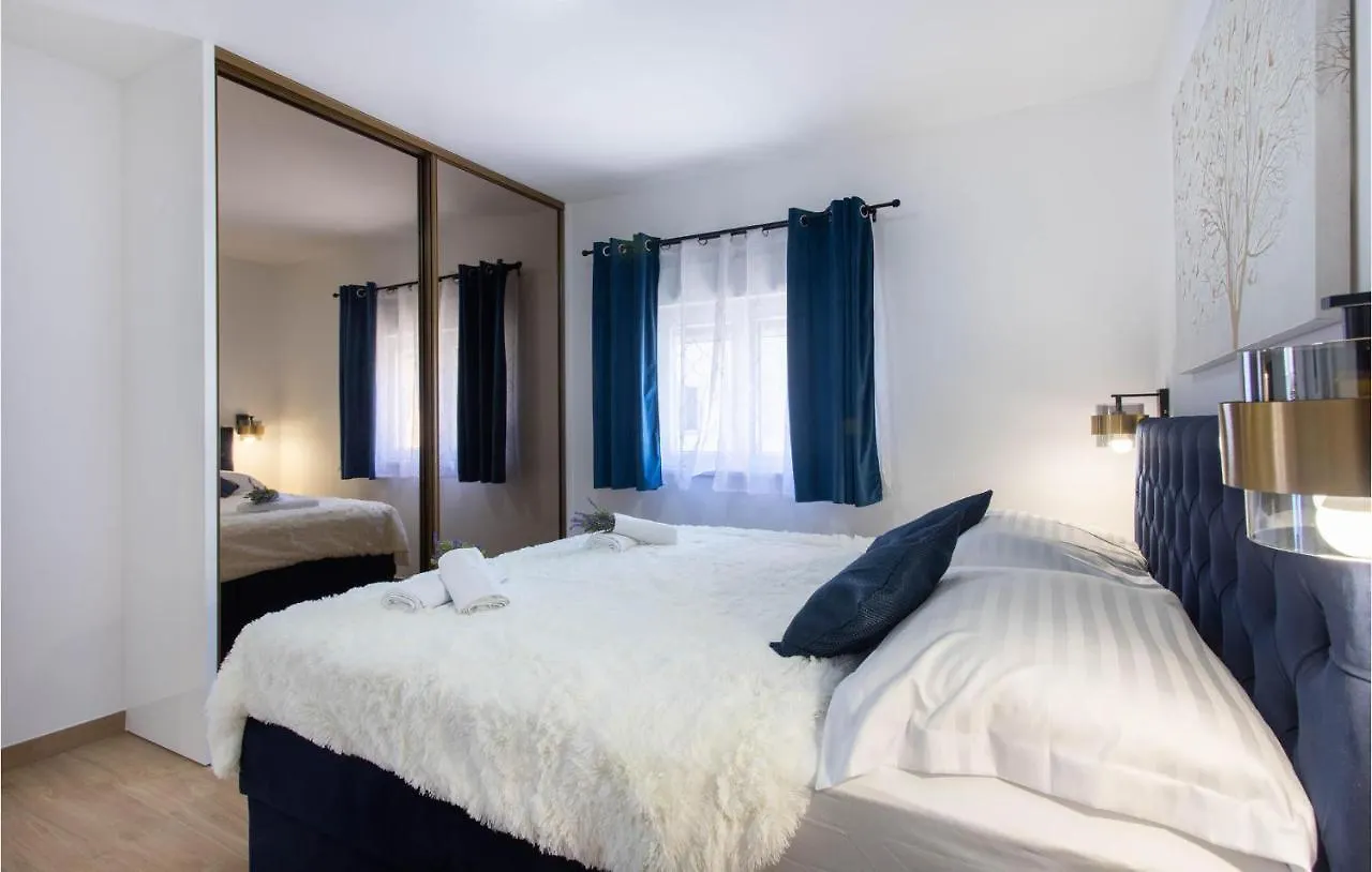 Kaštela Nice Home In Kastel Stari With Outdoor Swimming Pool, Heated Swimming Pool And 4 Bedrooms