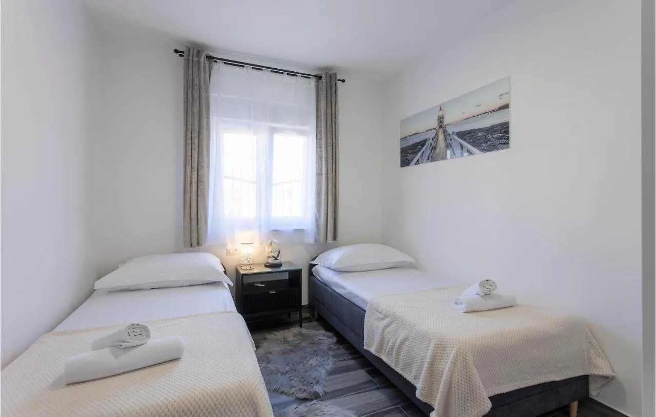 Kaštela Nice Home In Kastel Stari With Outdoor Swimming Pool, Heated Swimming Pool And 4 Bedrooms