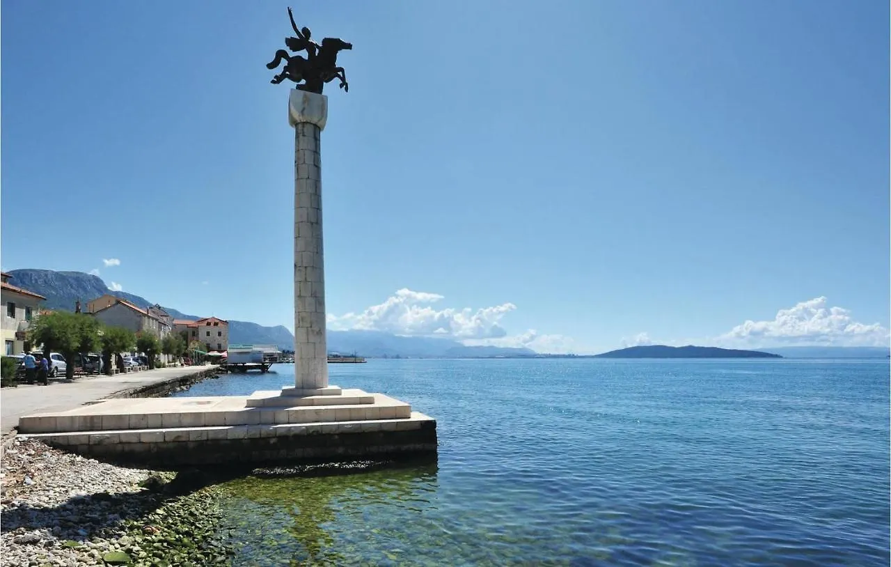 بيت للعطل Kaštela Nice Home In Kastel Stari With Outdoor Swimming Pool, Heated Swimming Pool And 4 Bedrooms