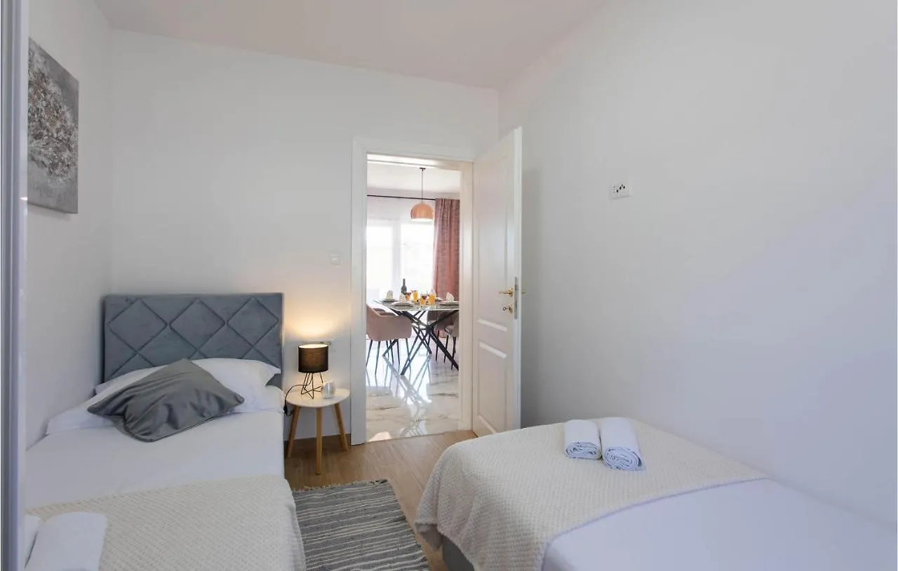Kaštela Nice Home In Kastel Stari With Outdoor Swimming Pool, Heated Swimming Pool And 4 Bedrooms