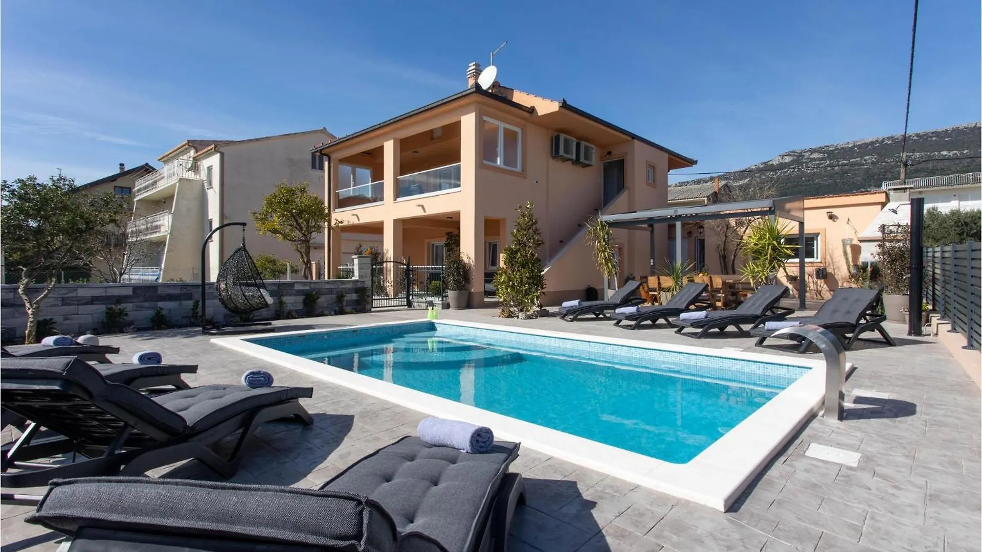 Kaštela Nice Home In Kastel Stari With Outdoor Swimming Pool, Heated Swimming Pool And 4 Bedrooms