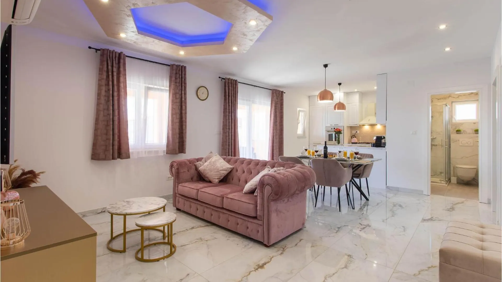 بيت للعطل Kaštela Nice Home In Kastel Stari With Outdoor Swimming Pool, Heated Swimming Pool And 4 Bedrooms كرواتيا